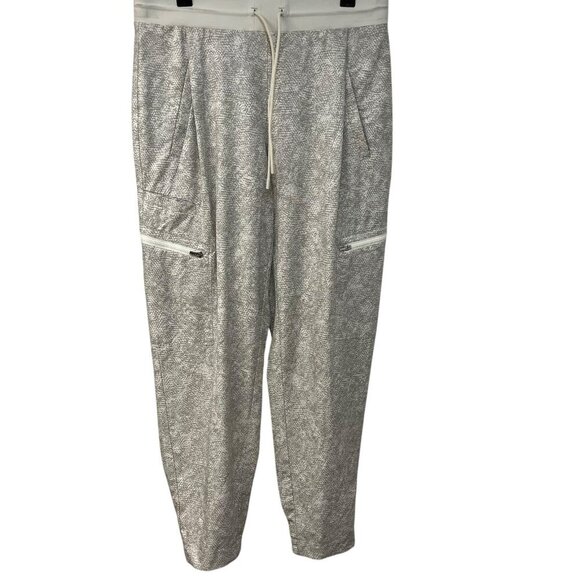 Athleta Venture Printed Pant Size 6 Cream/Gray Zipper Pocket Jogger Animal Print - Picture 2 of 9